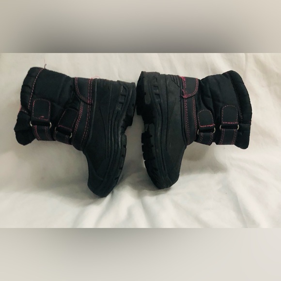 Girl’s winter snow Boots front double adjustable  straps pull on black. 6 - Picture 5 of 6